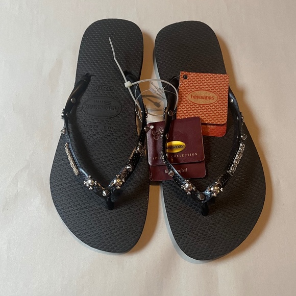 Havaianas Skull Crossbones Slim Hardware Studded Spikes Black Flip flops Slides - Picture 2 of 13
